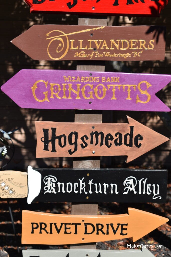 Harry Potter Directional Sign Major Gates